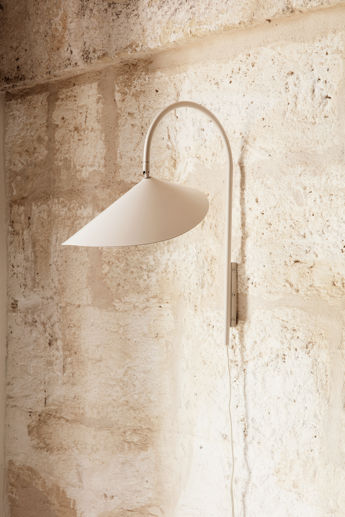 Arum Wall Lamp - Cashmere