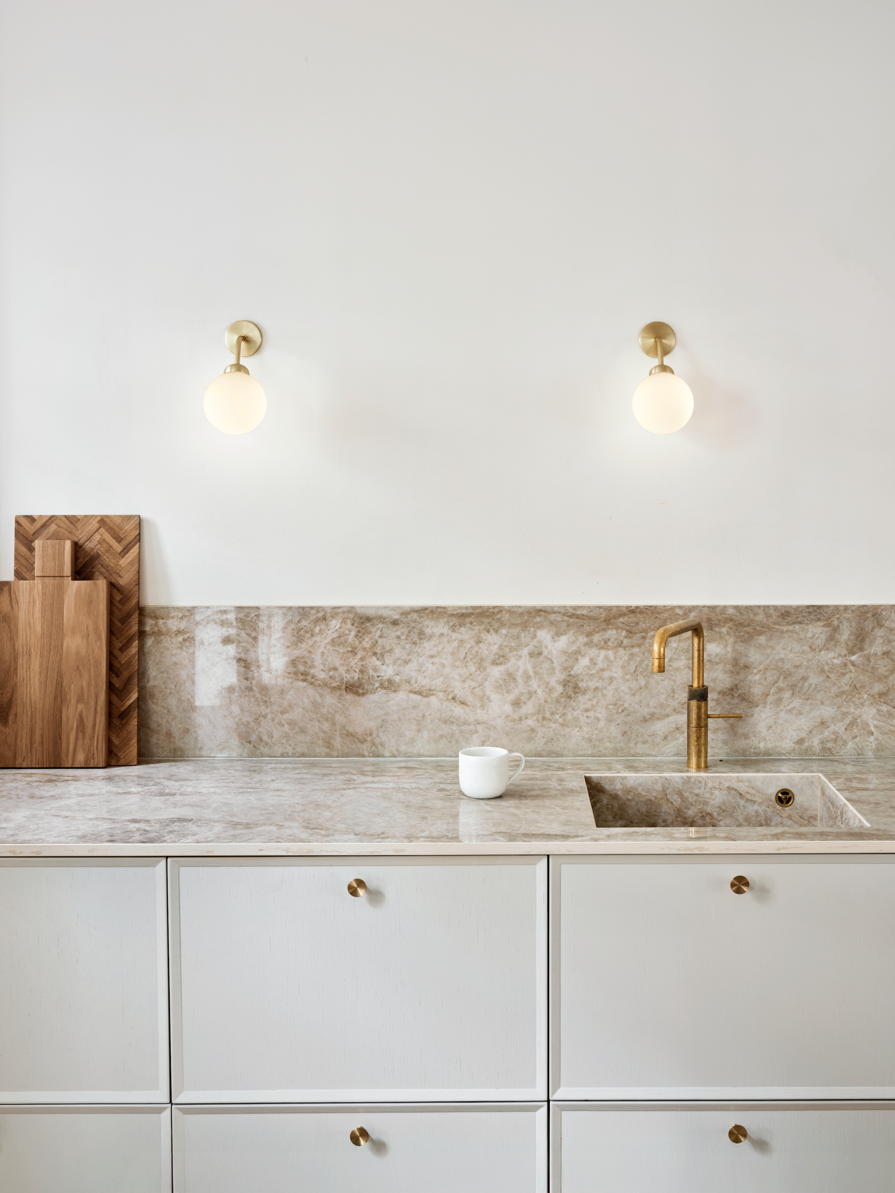 Apiales Wall Hard-Wired