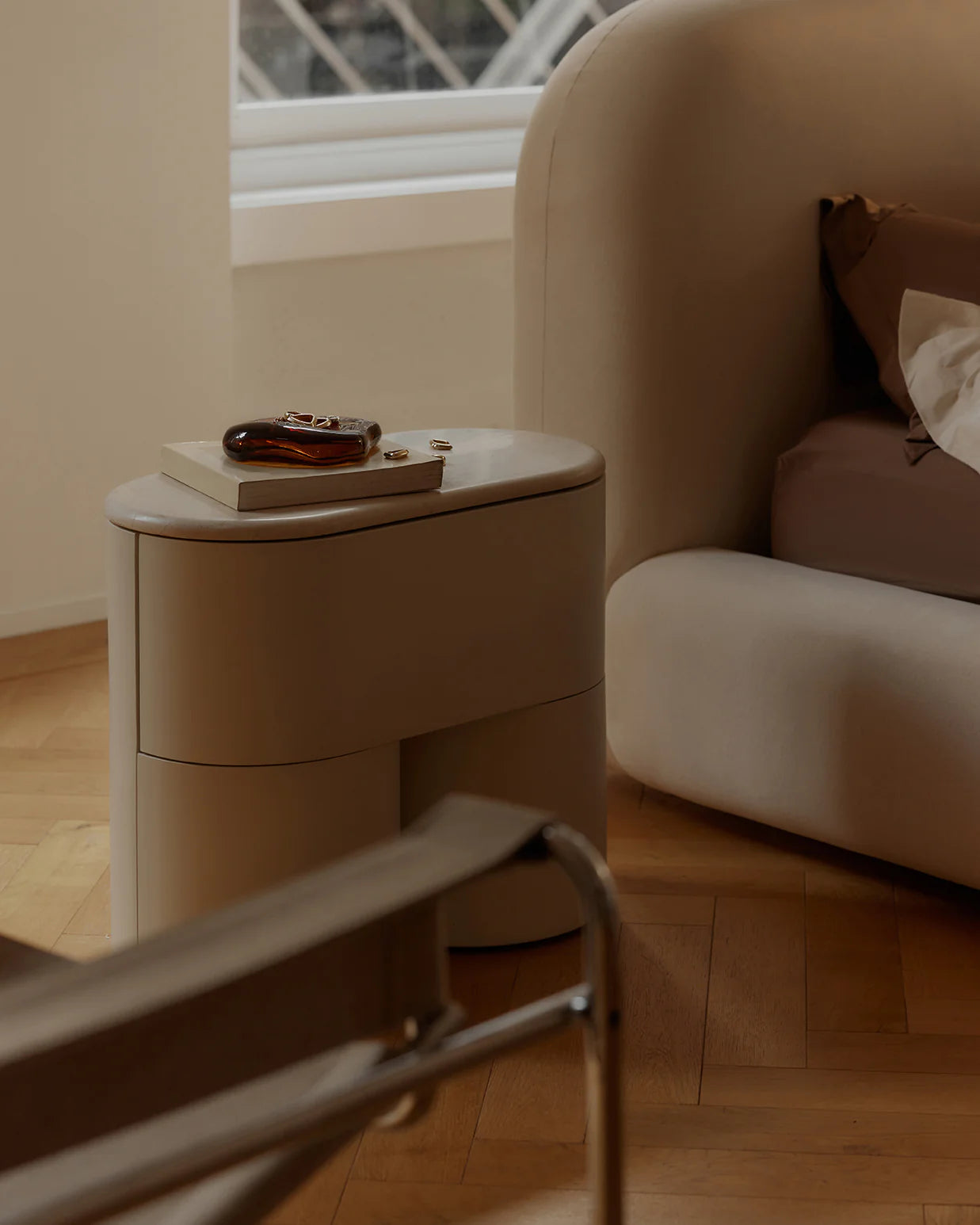 Fin Bedside