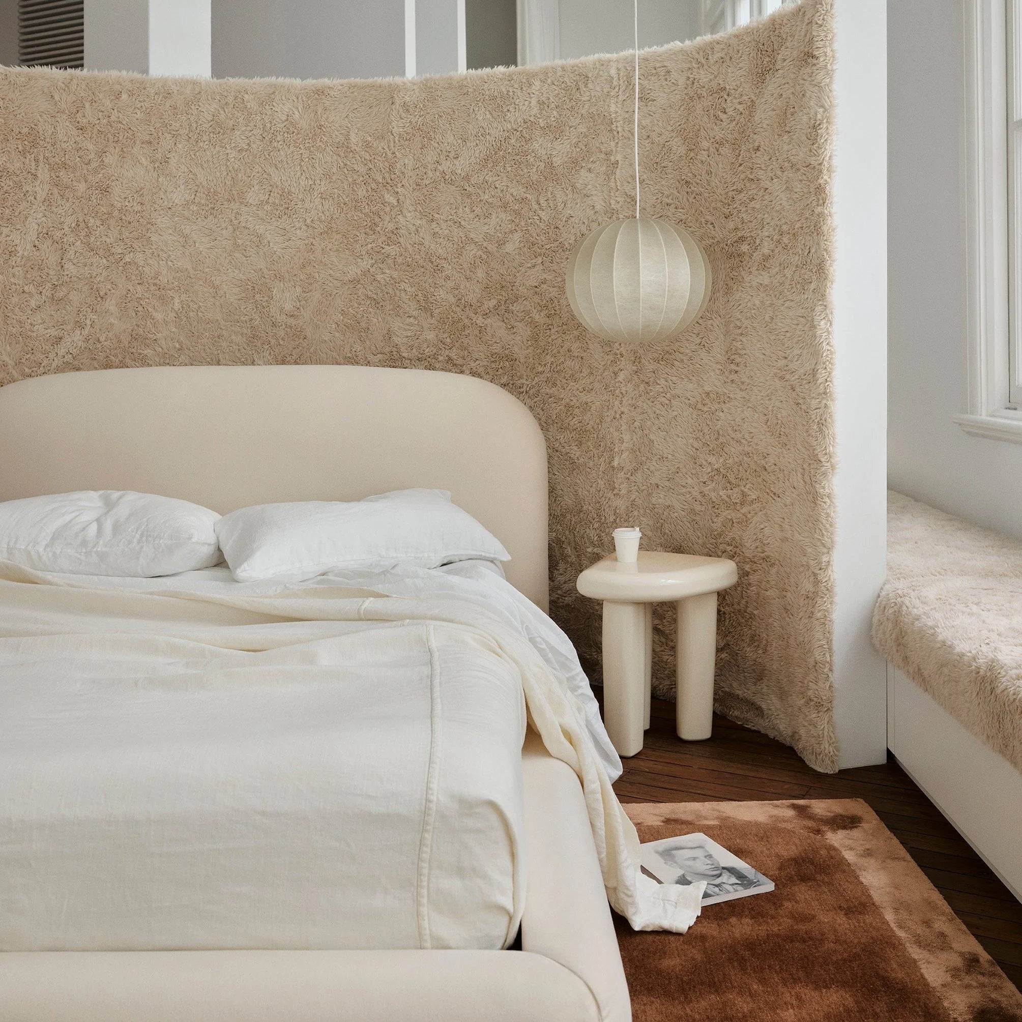 Lull Queen Bed