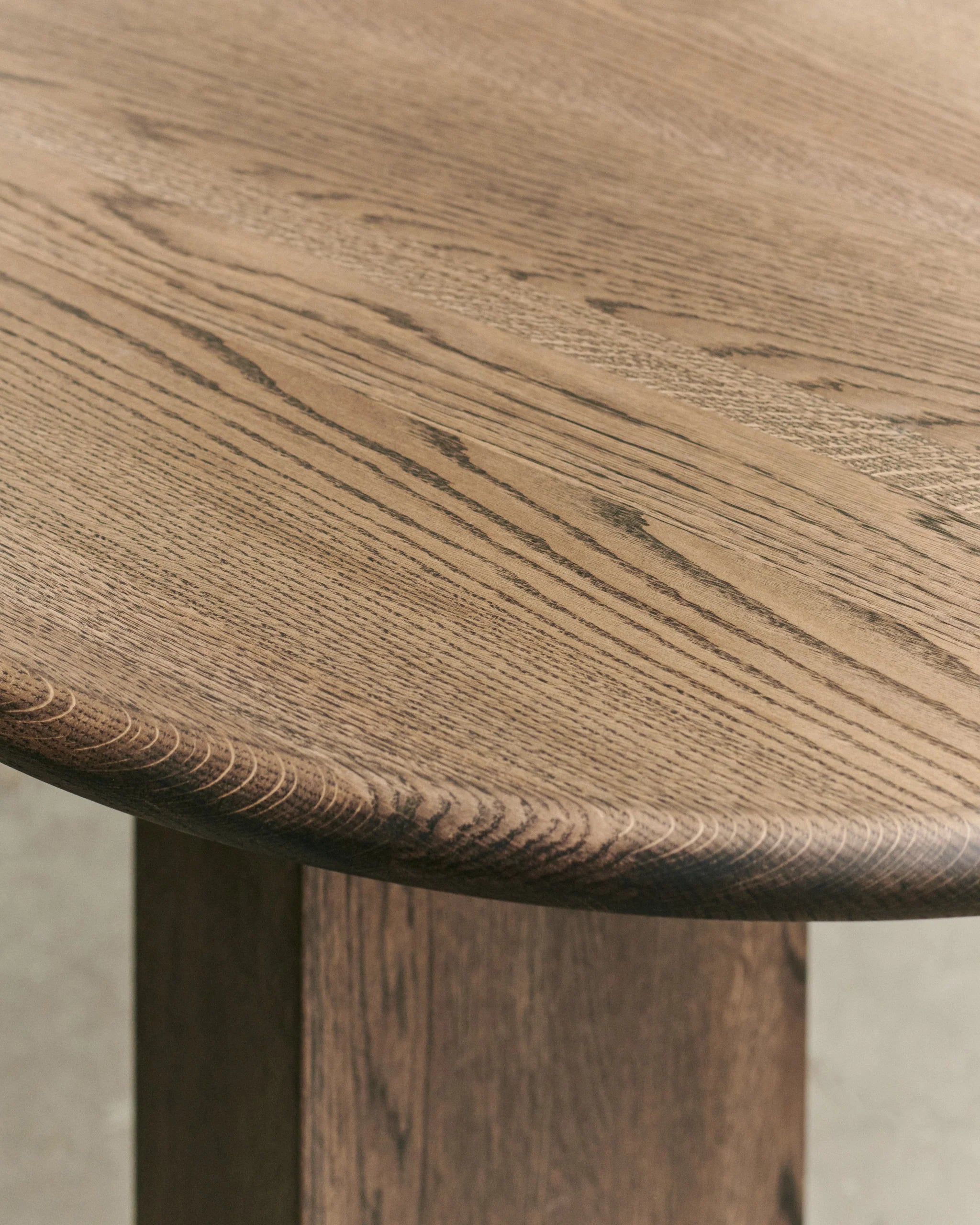 Pillabout Office Table 01