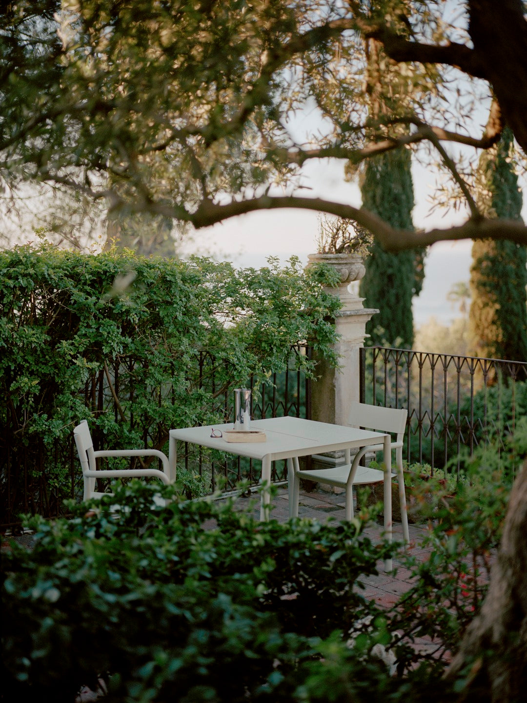 May Table 85 x 85 cm