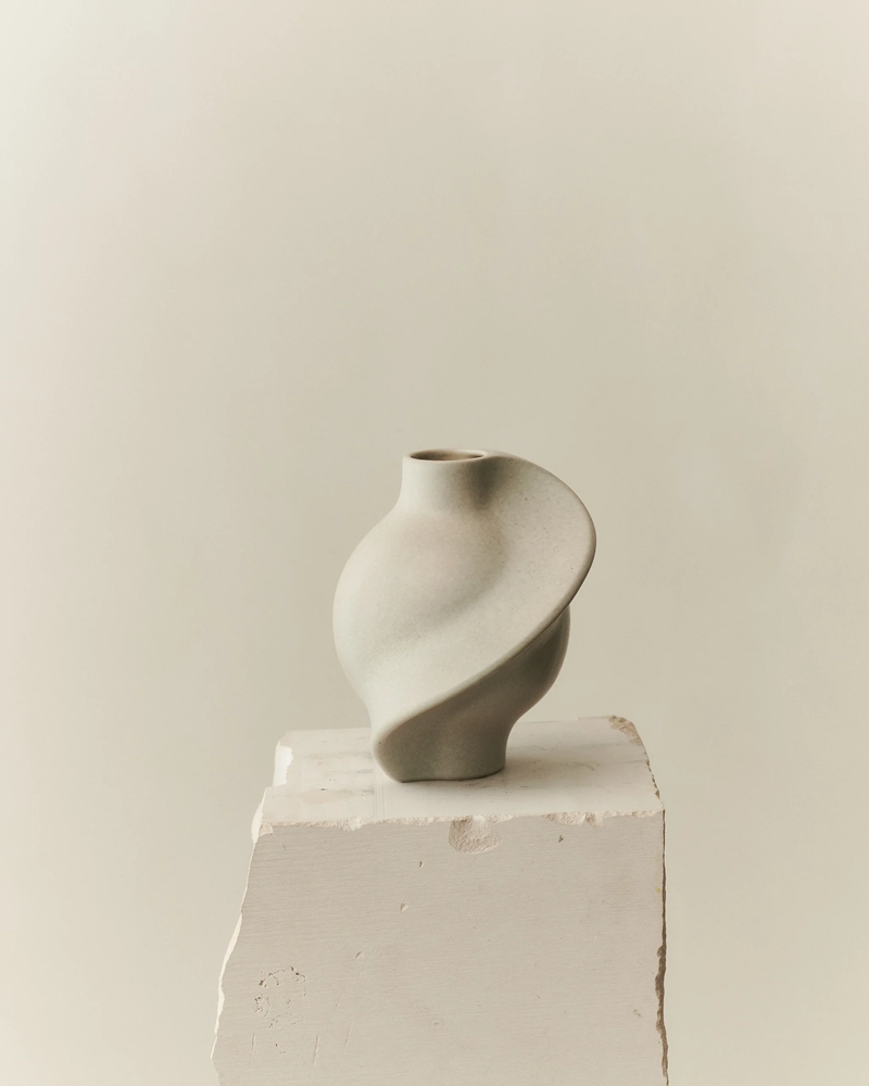 Pirout Vase 01