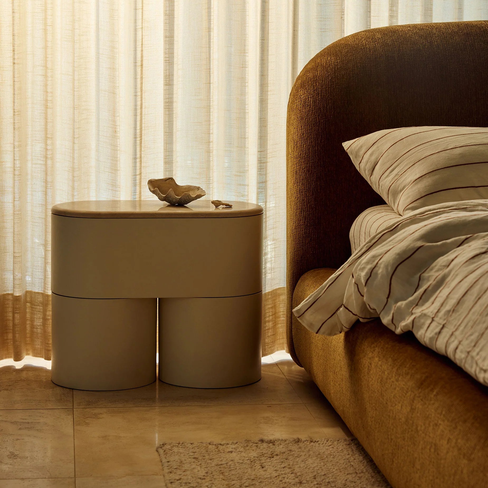 Fin Bedside