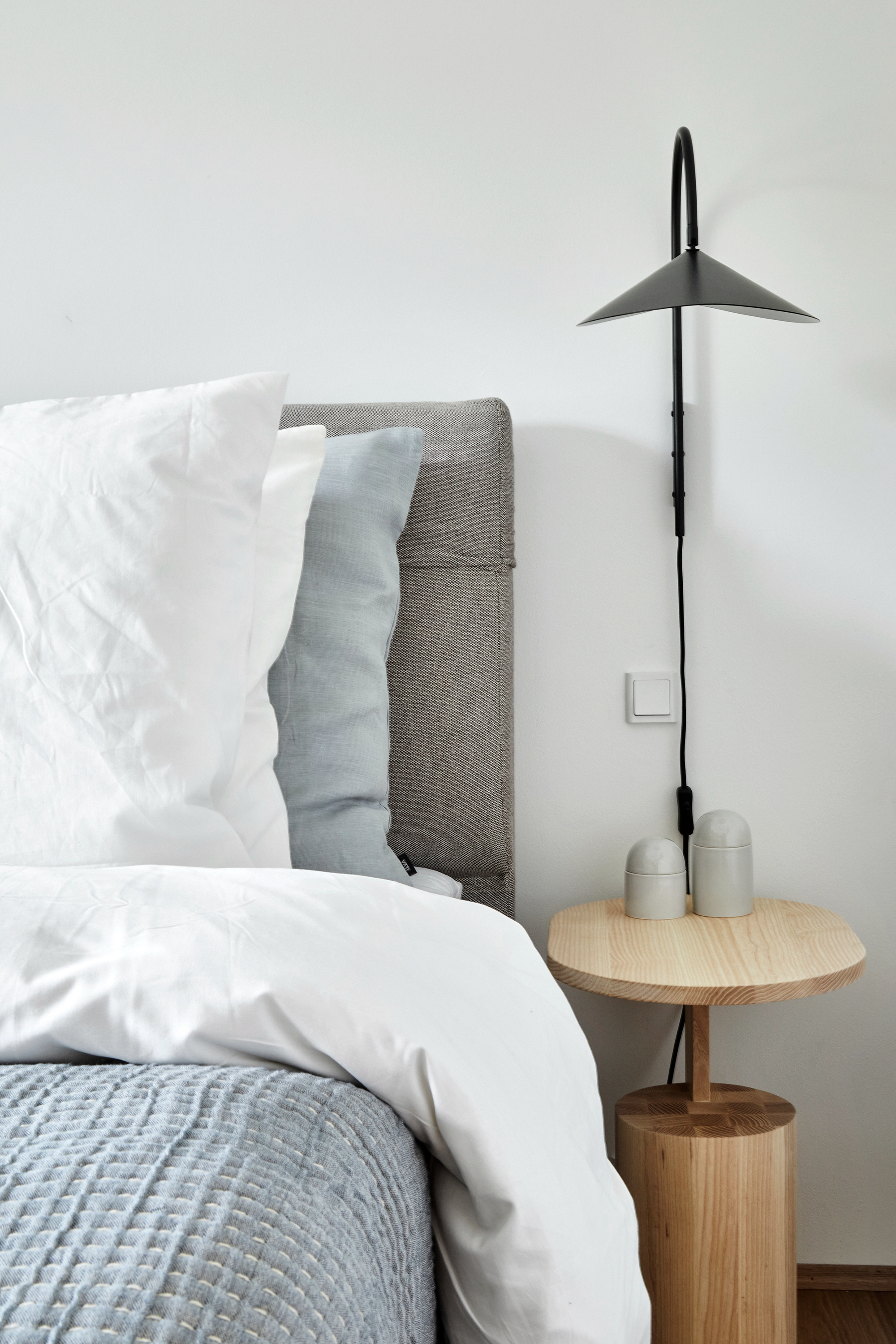 Arum Wall Lamp - Black