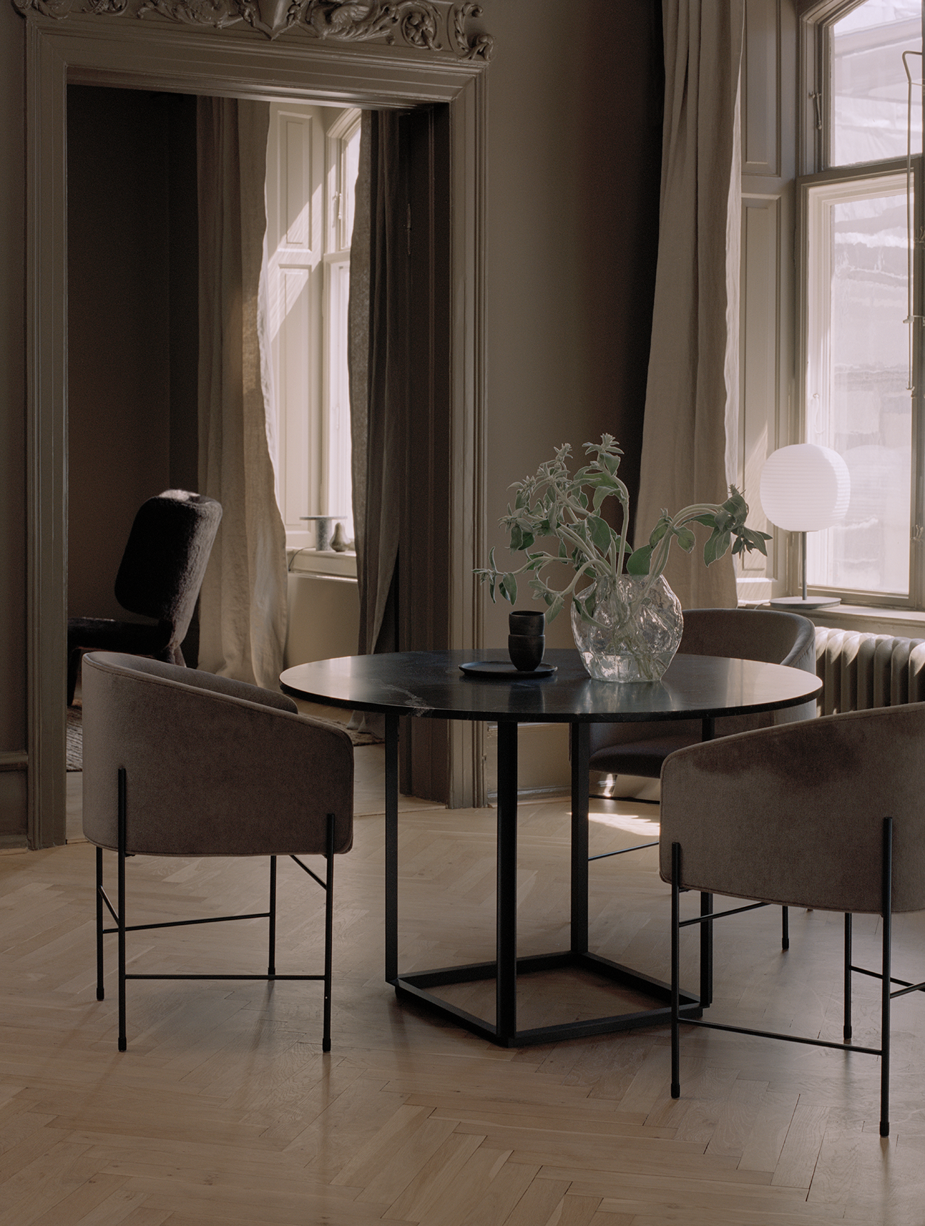 Florence Dining Table 145 cm - Black Marble