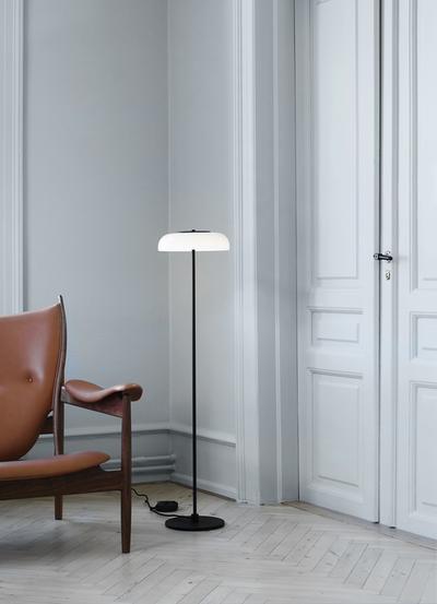 Blossi Floor Lamp - Black / Opal White