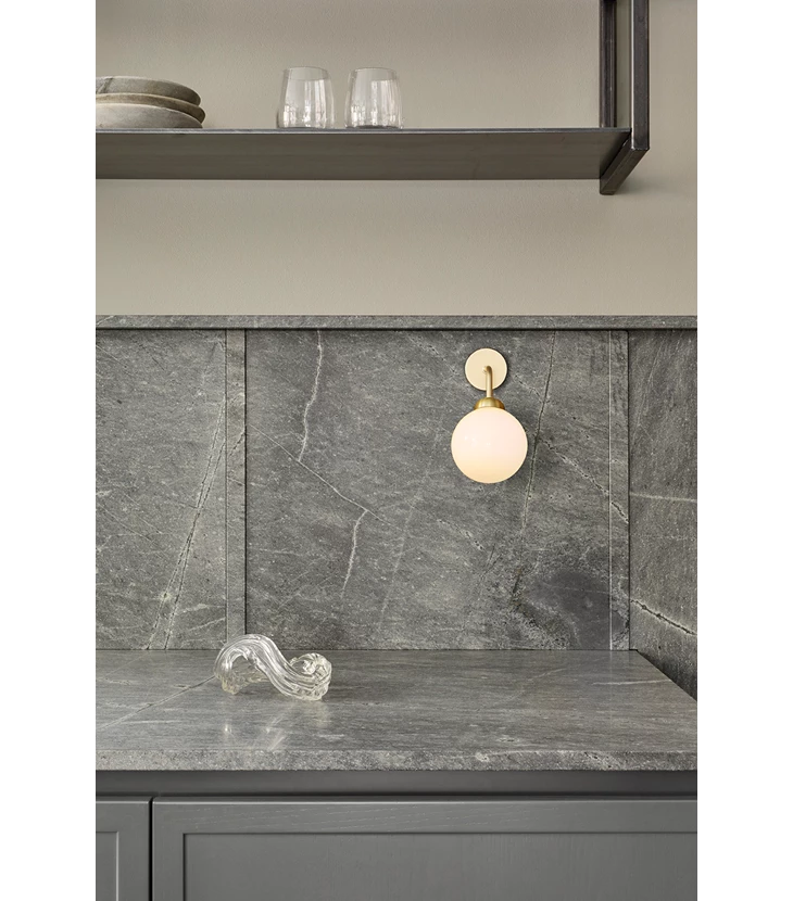 Apiales Wall Hard-Wired - Brushed Brass / Opal