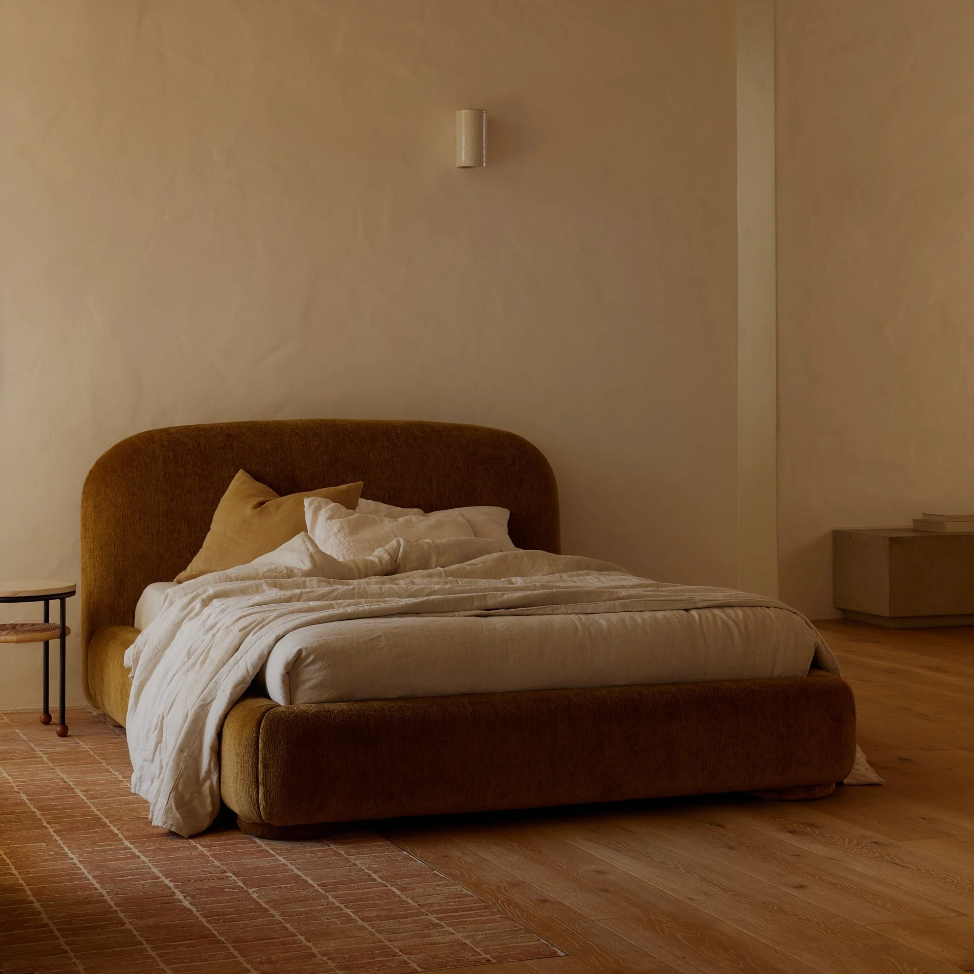 Lull Queen Bed