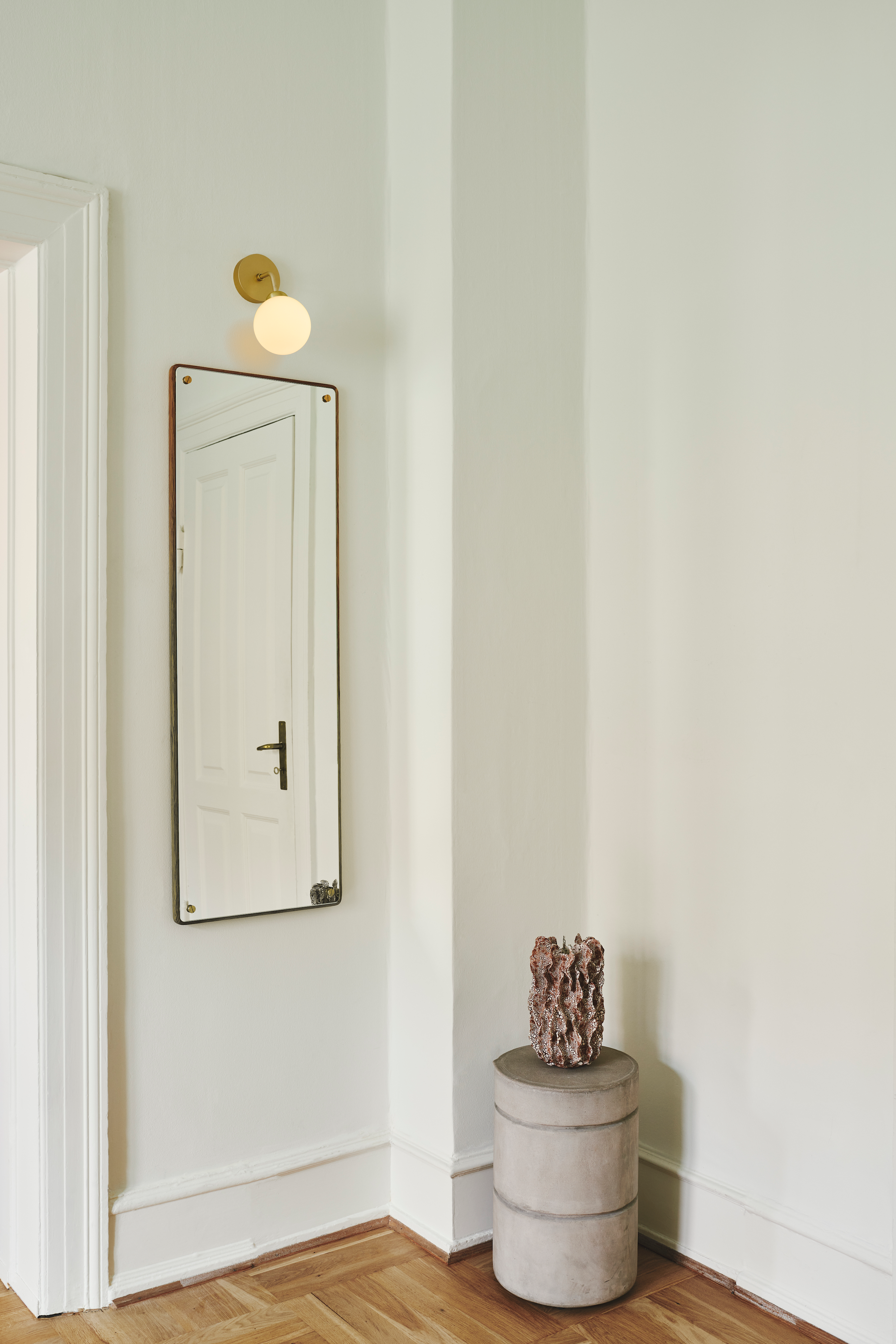 Apiales Wall Light