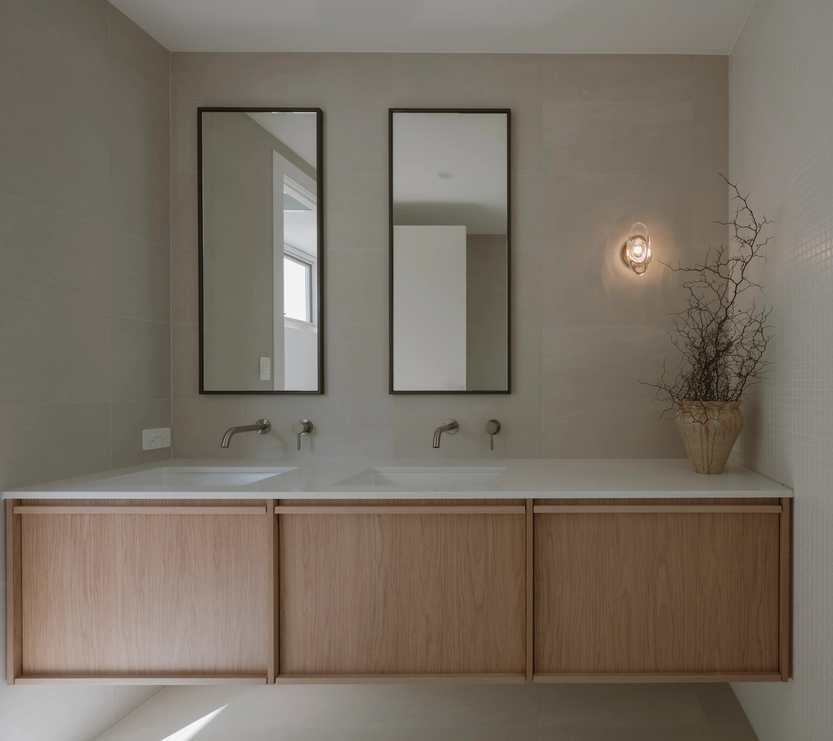Flo Wall Light