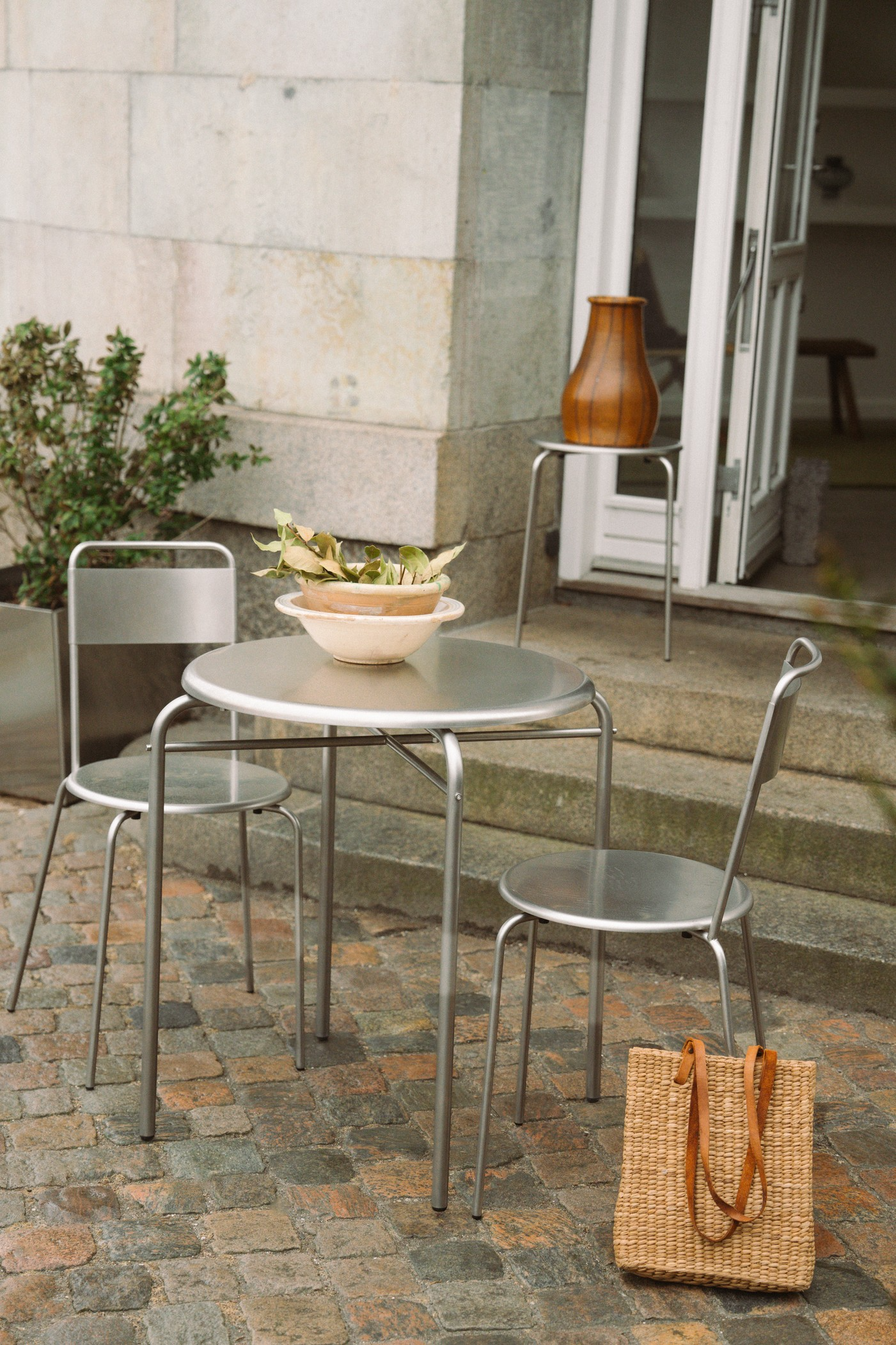 Petit Rond Table 65