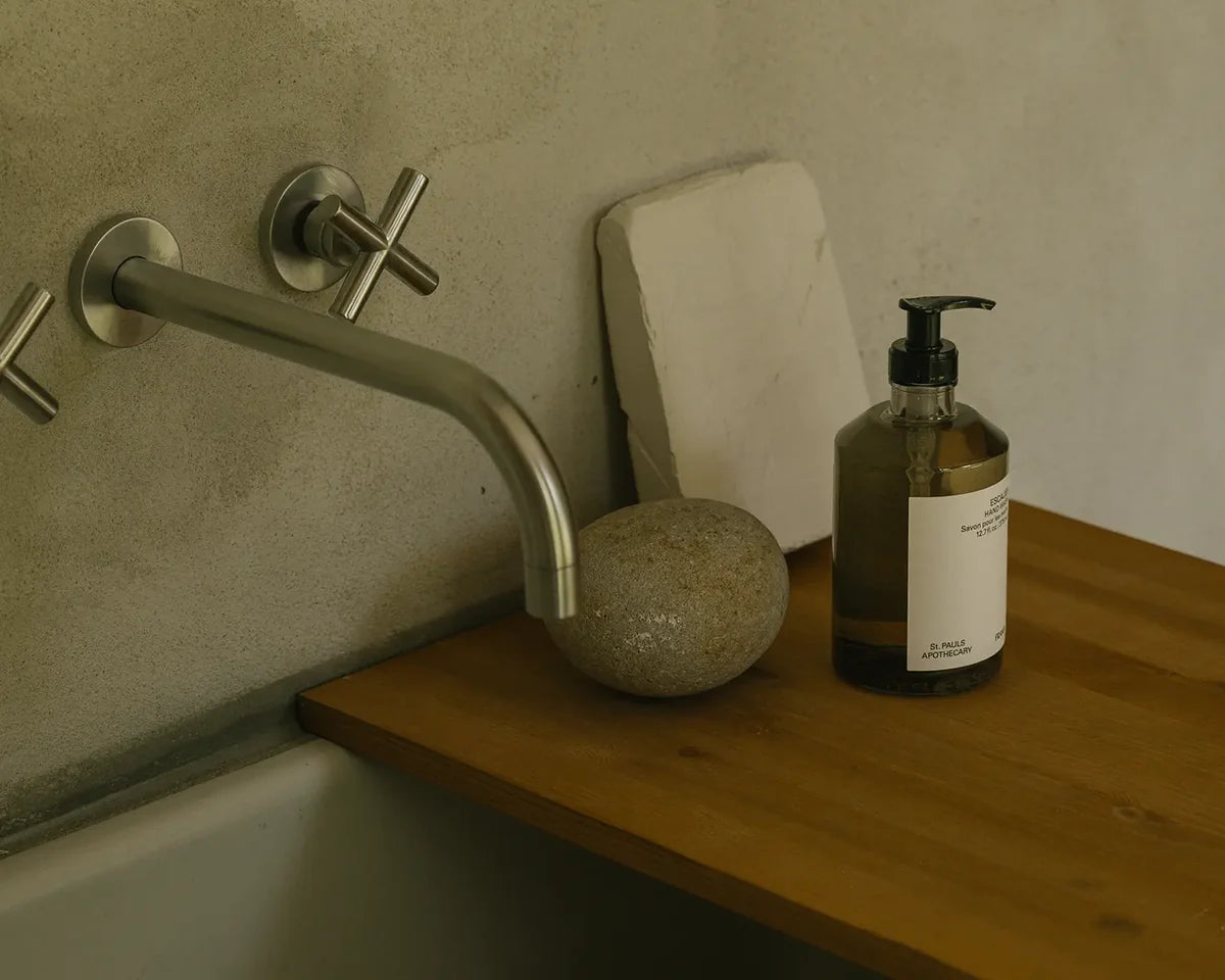 Hand Wash - Escalier