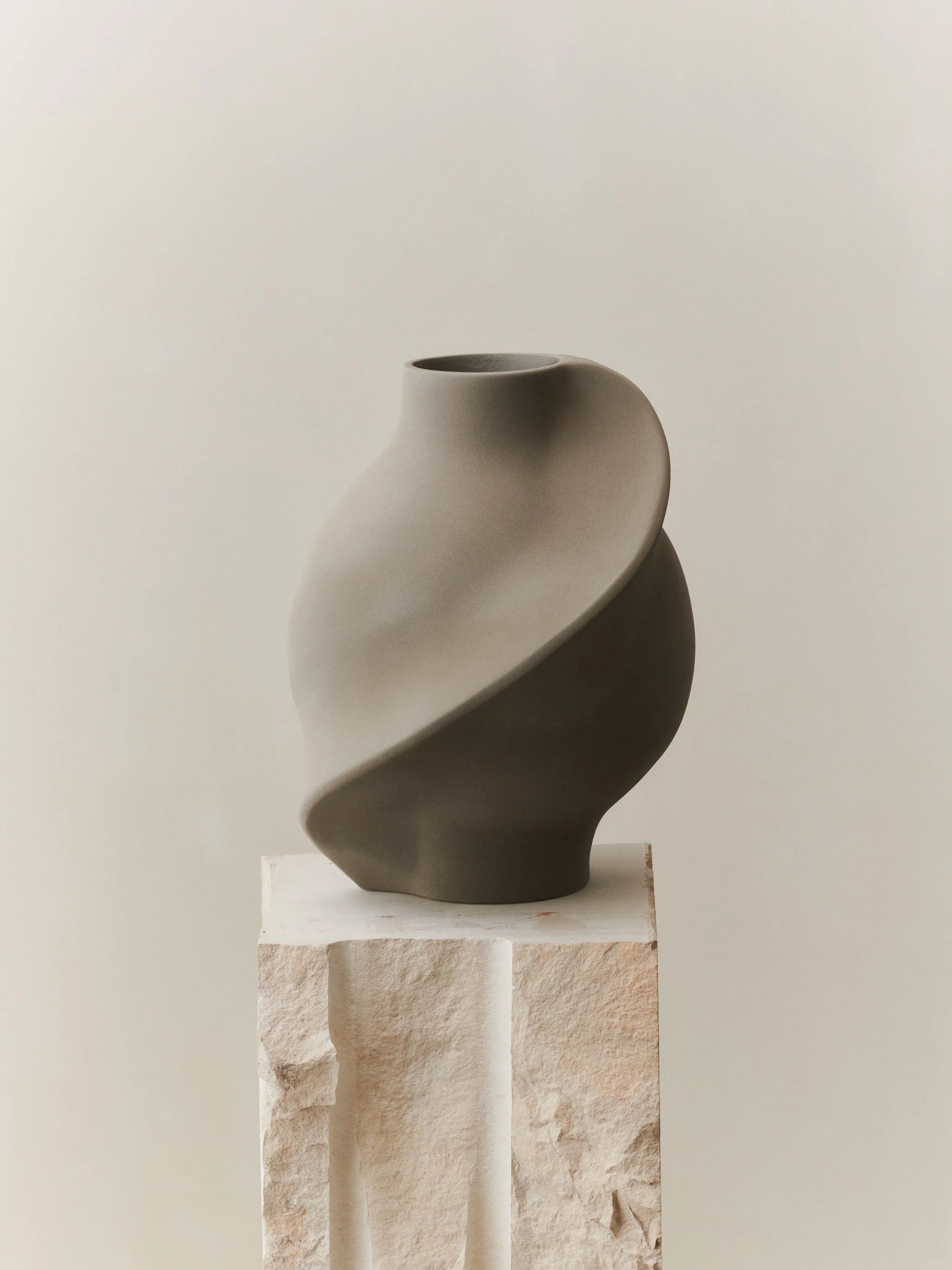 Pirout Vase Ceramic 02