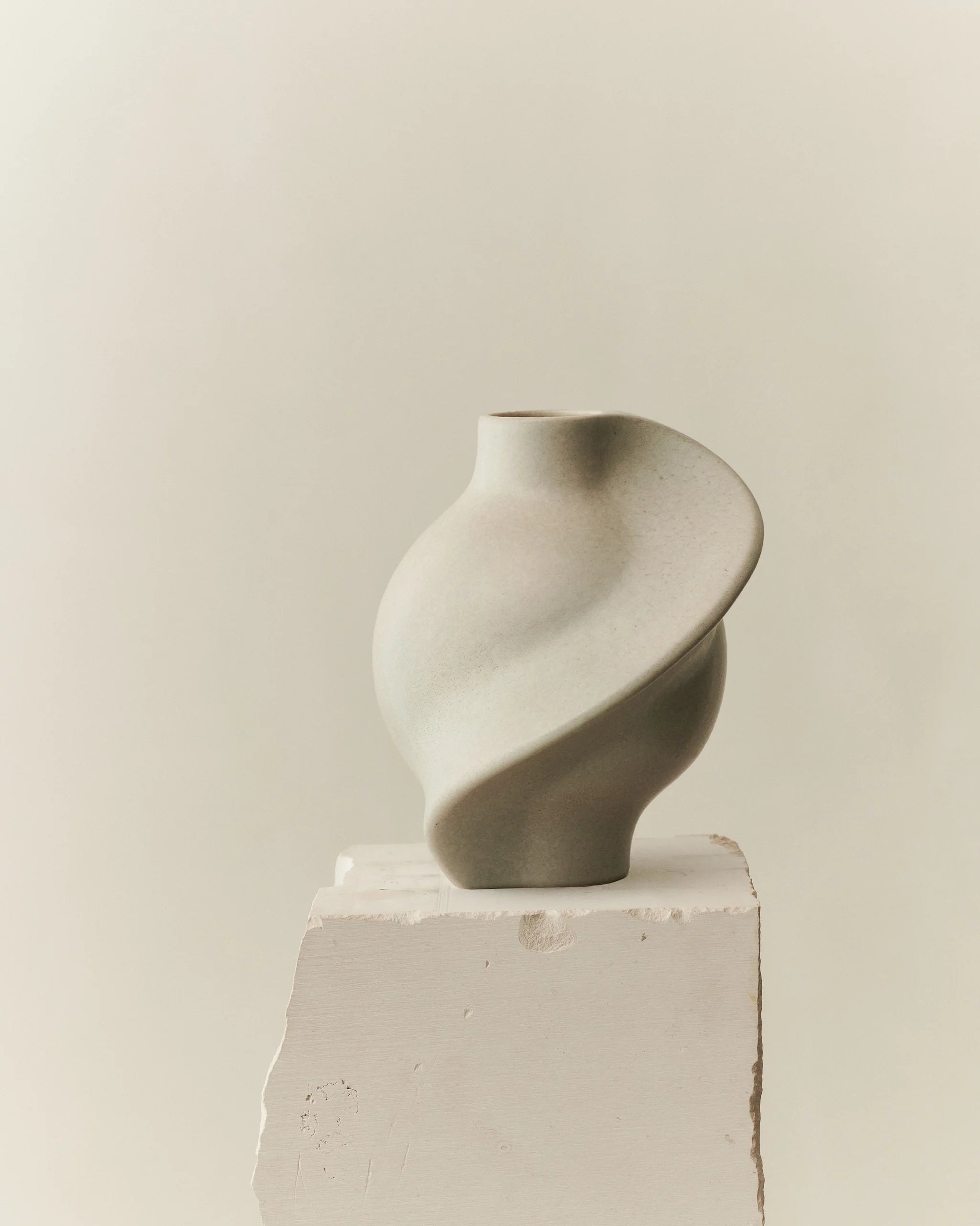 Pirout Vase Ceramic 02