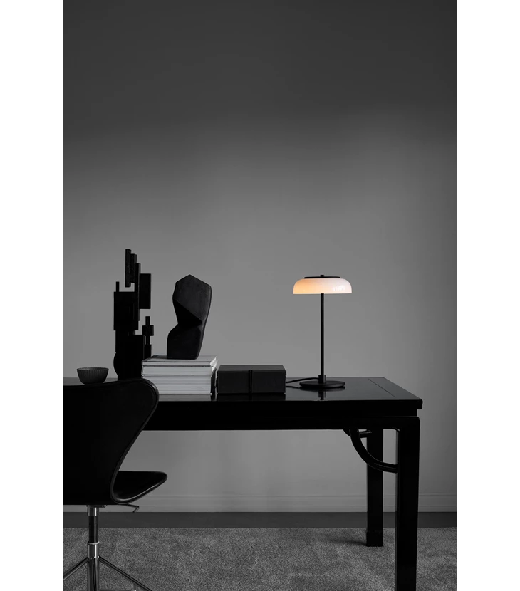 Blossi Table Lamp - Black / Opal