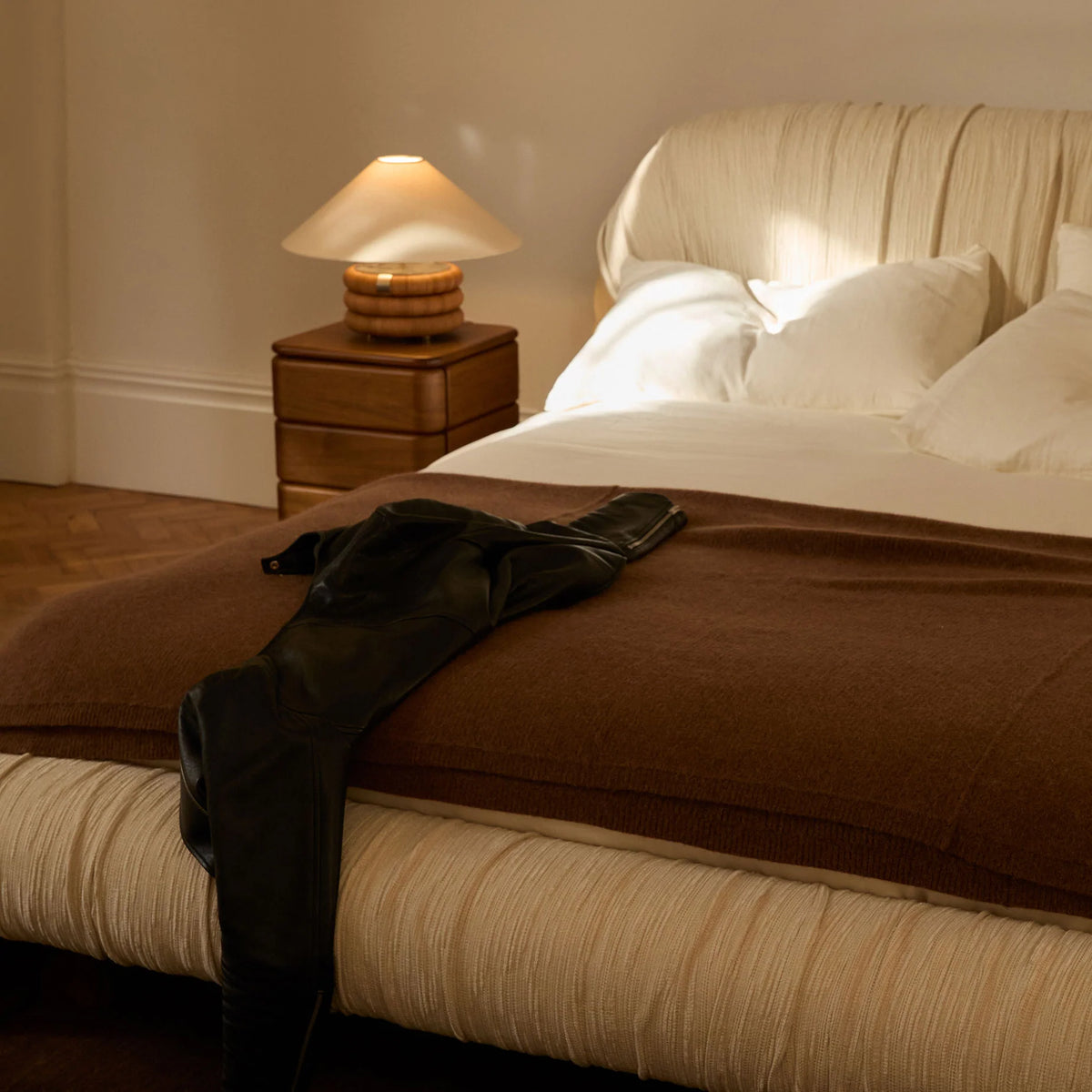 Rem Queen Bed