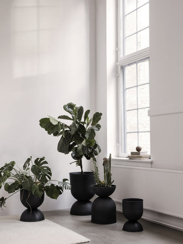 Hourglass Pot Small - Black