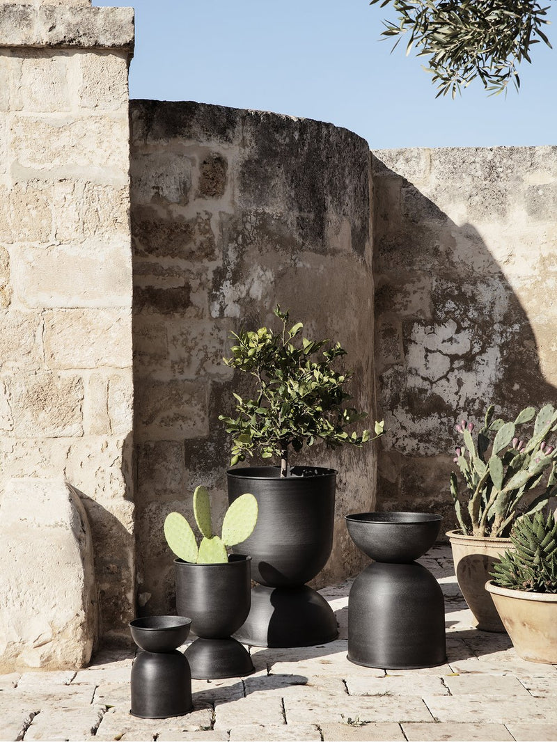 Hourglass Pot Extra Small - Black
