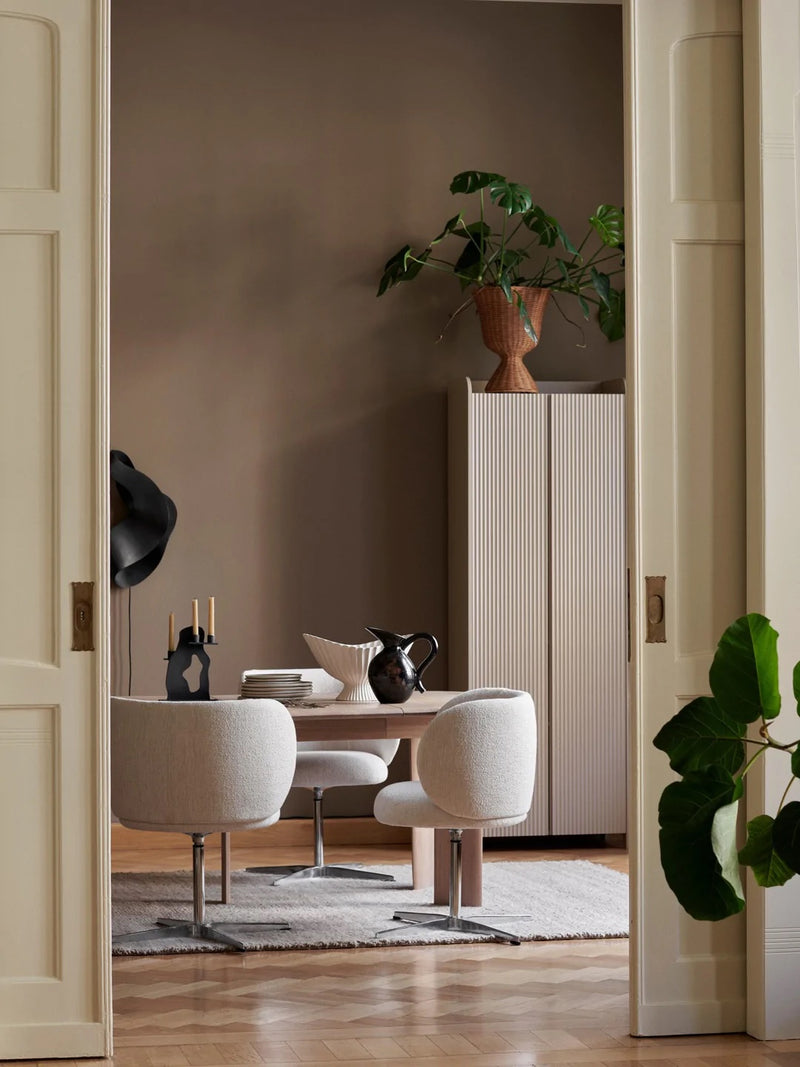 Low store plant table