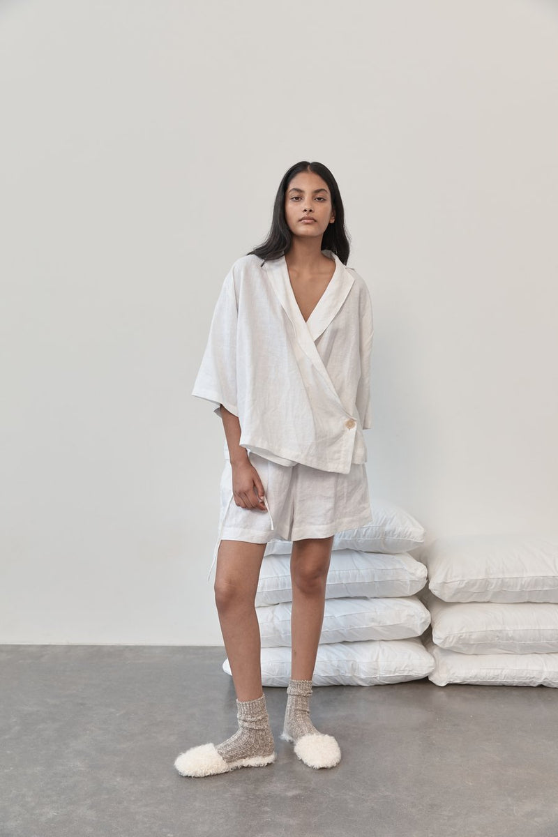 The Asymmetric Short Set - White