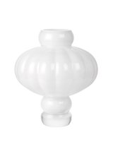 Balloon Vase 03 Opal White