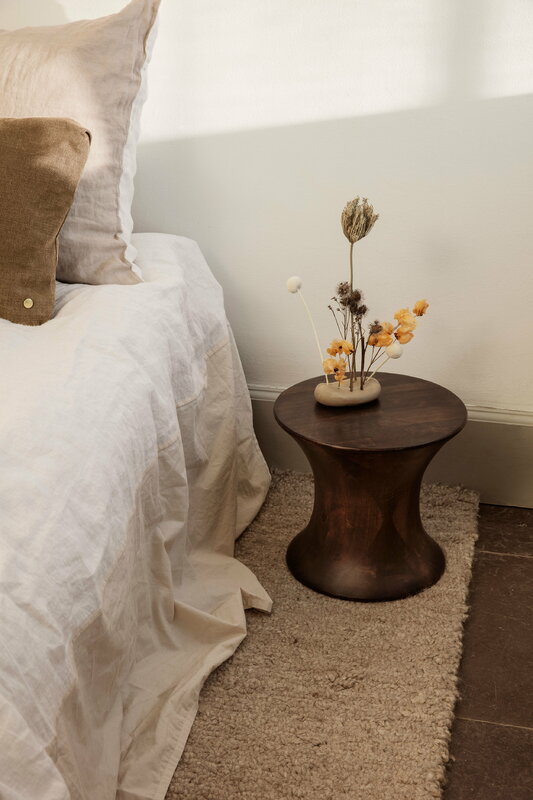 Vanitas Flower Stone - Sand