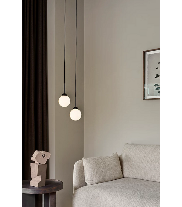 Apiales 1 Satin Black / Opal
