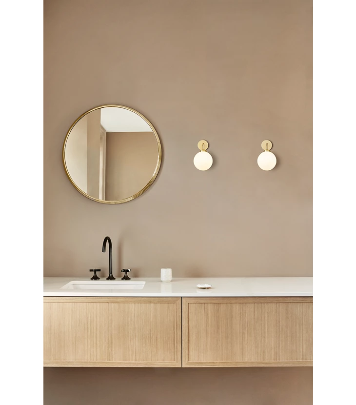 Apiales Wall Hard-Wired - Brushed Brass / Opal
